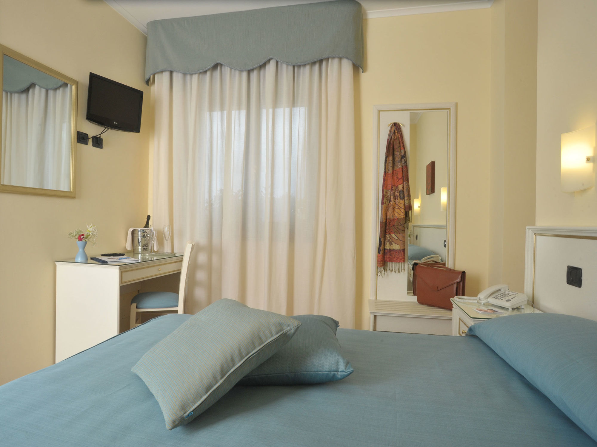 Costa Hotel Помпеї Екстер'єр фото